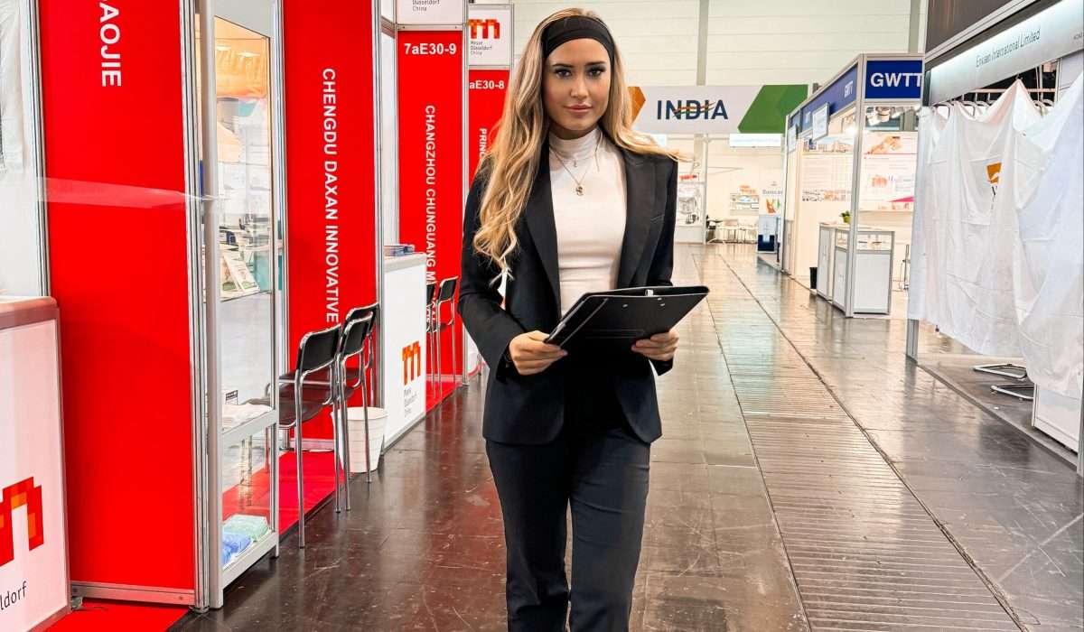Messehostess bei der Messe in Düsseldorf
